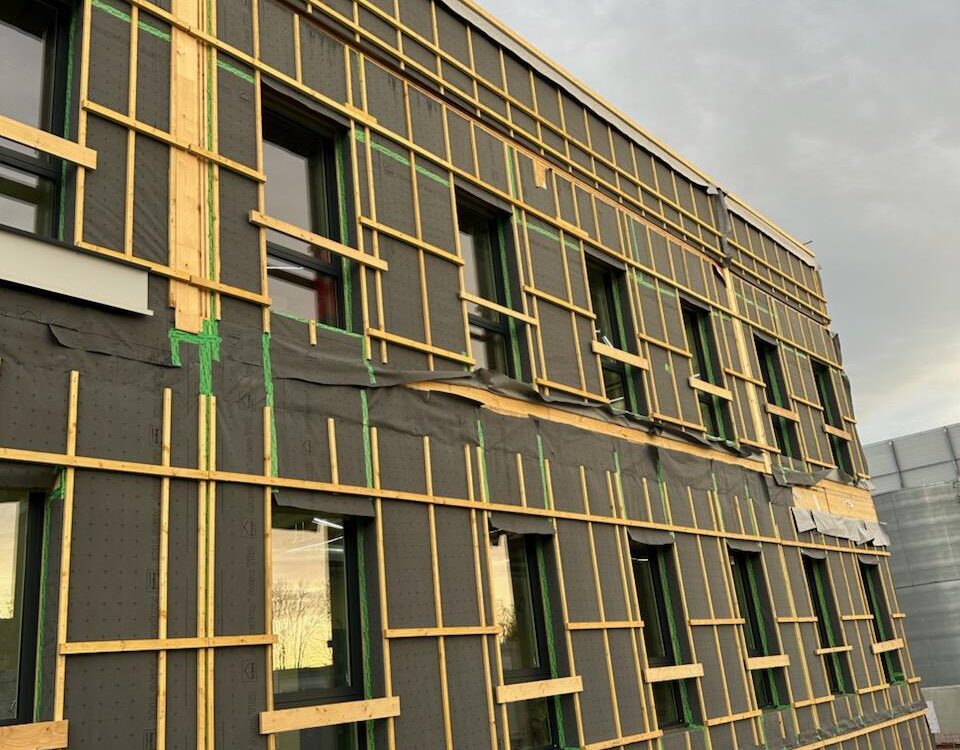 Pose d&#8217;isolation extérieure : optimisez le confort de vos bâtiments professionnels proche des secteurs de Metz et Strasbourg Gérardmer