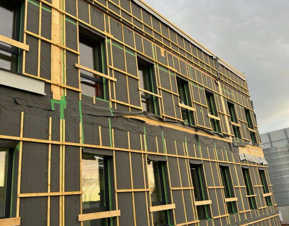 Pose d&#8217;isolation extérieure : optimisez le confort de vos bâtiments professionnels proche des secteurs de Metz et Strasbourg Gérardmer
