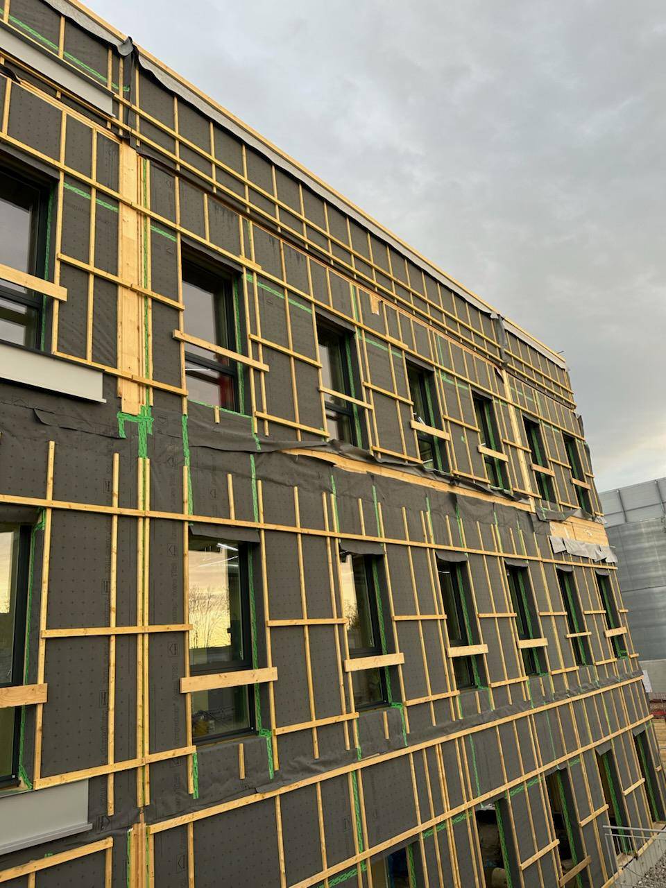 Pose d&#8217;isolation extérieure : optimisez le confort de vos bâtiments professionnels proche des secteurs de Metz et Strasbourg Gérardmer